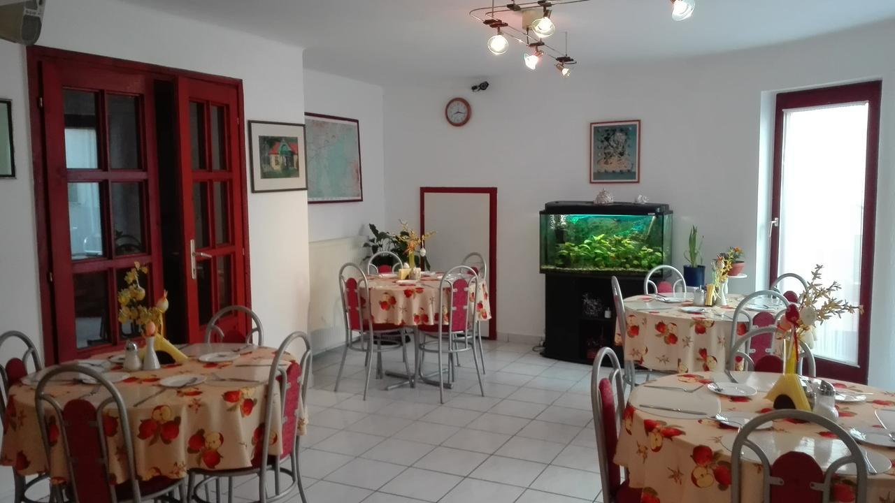 Ria Panzio Bed and Breakfast Έστεργκομ Εξωτερικό φωτογραφία